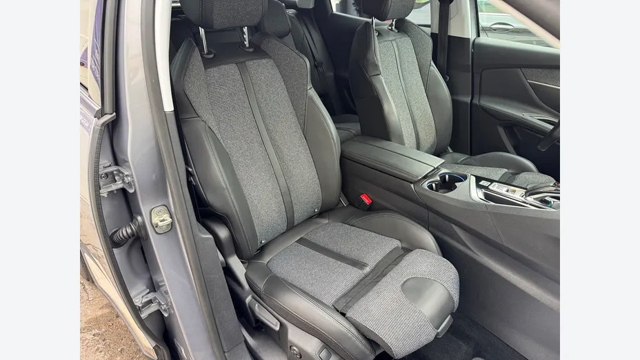 PEUGEOT 3008 -