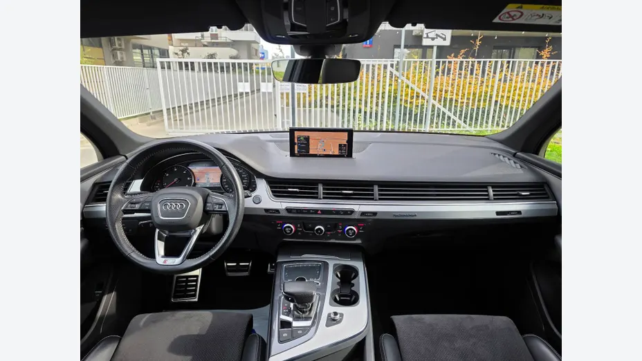 AUDI Q7 -