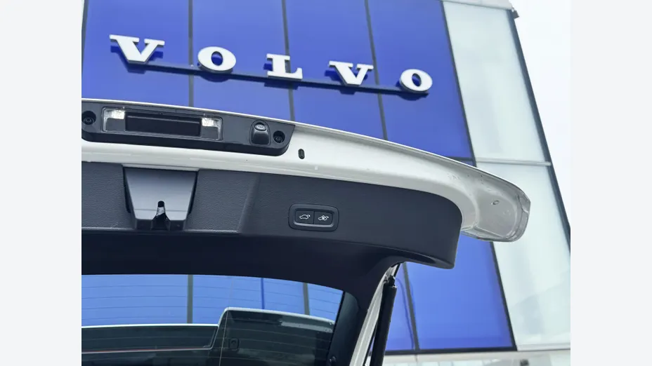VOLVO XC40 XC40 B3 Plus Dark aut