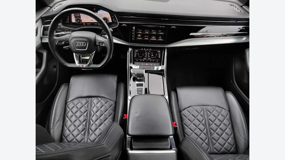 AUDI Q8 -