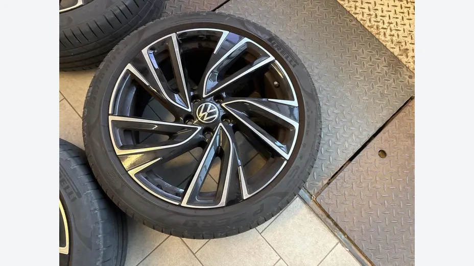 VOLKSWAGEN Arteon Arteon 2.0 TSI 4Motion R DSG