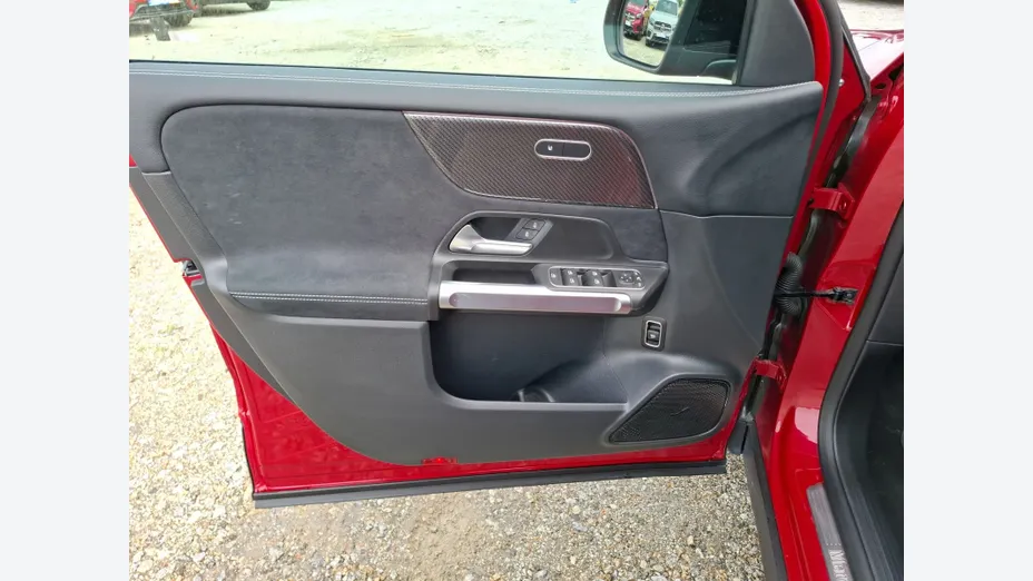 MERCEDES-BENZ GLB GLB 200 mHEV AMG Line 7G-DCT