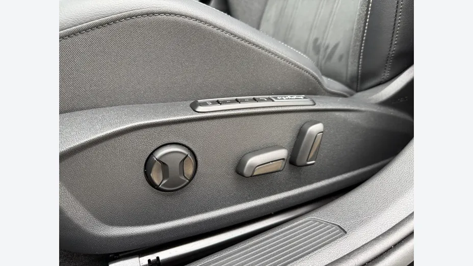 VOLKSWAGEN Golf Golf VIII 1.5 eTSI mHEV Life DSG