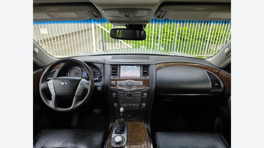 INFINITI QX80 -
