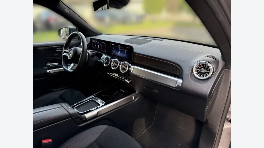 MERCEDES-BENZ GLB GLB 200 mHEV AMG Line 7G-DCT