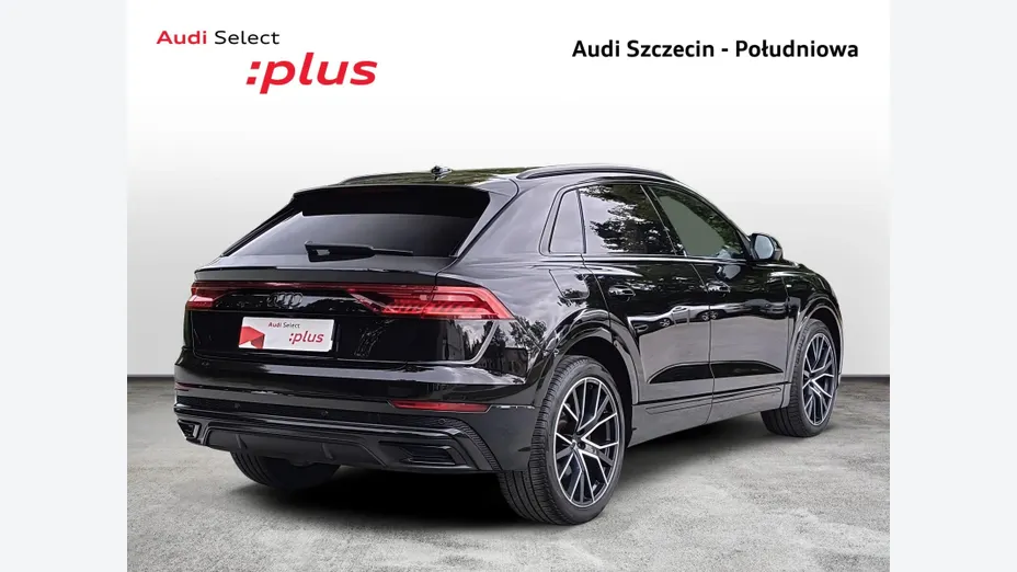 AUDI Q8 -