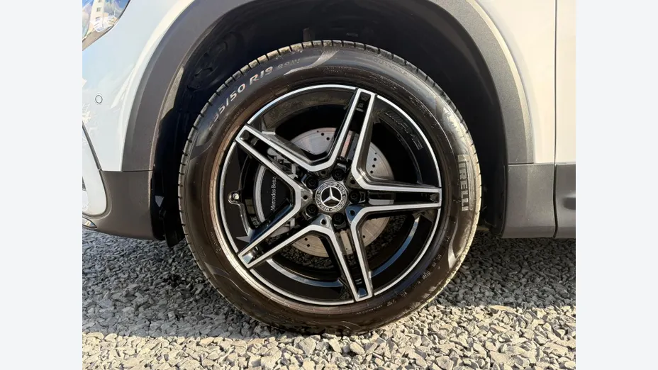 MERCEDES-BENZ GLB GLB 200 AMG Line 7G-DCT
