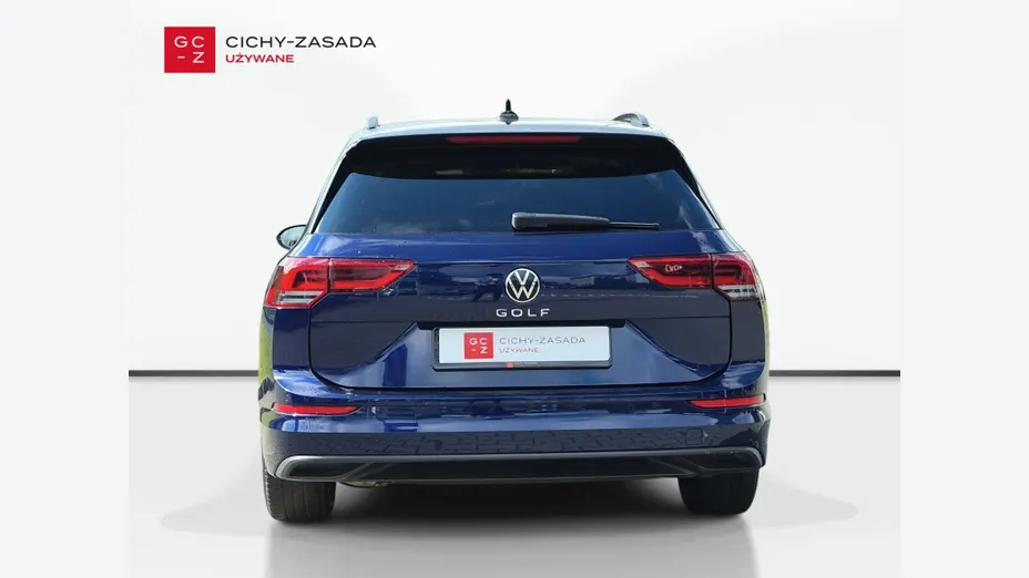 VOLKSWAGEN Golf -