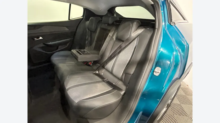 PEUGEOT 408 -