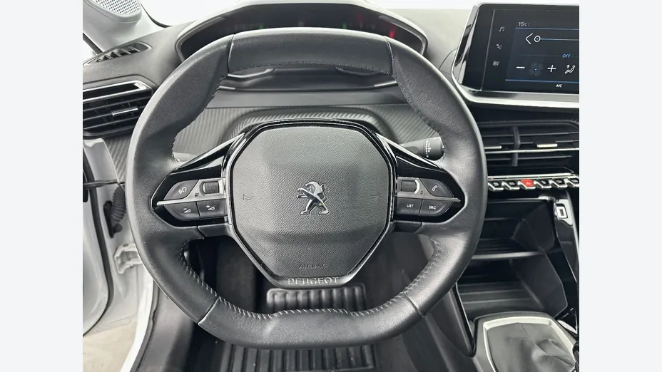 PEUGEOT 208 -