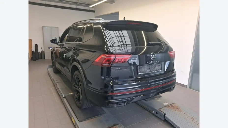 VOLKSWAGEN Tiguan Allspace -