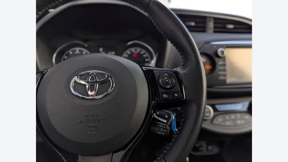 TOYOTA Yaris Yaris 1.5 Premium