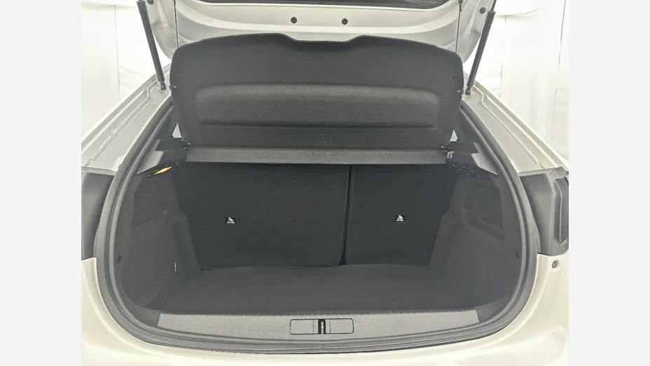 PEUGEOT 208 -