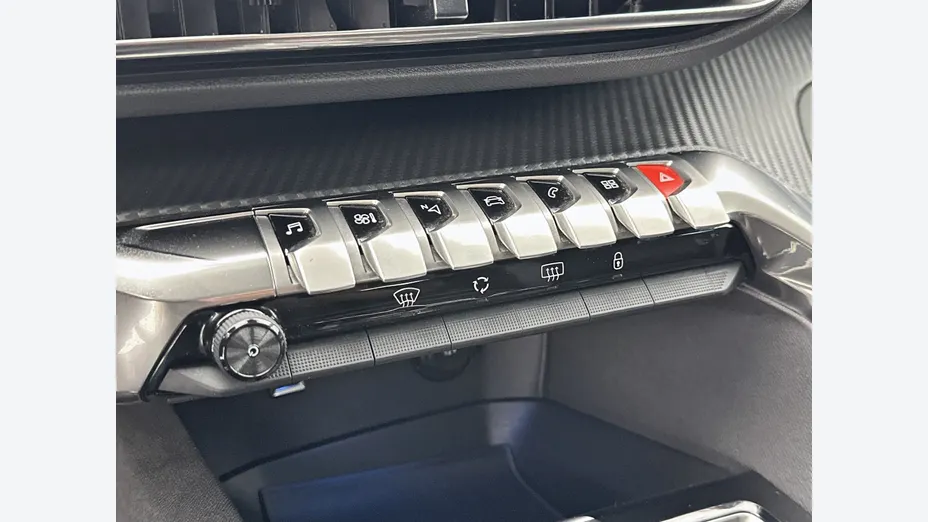 PEUGEOT 5008 -