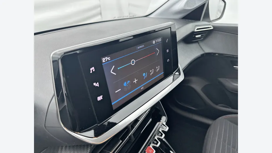 PEUGEOT 208 -
