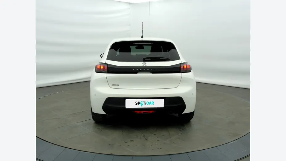 PEUGEOT 208 -