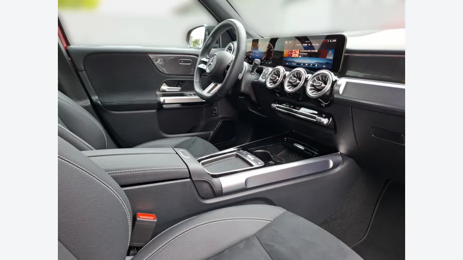 MERCEDES-BENZ GLB GLB 200 mHEV AMG Line 7G-DCT