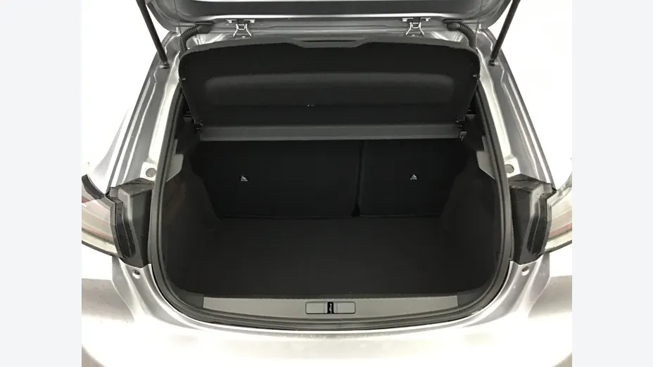 PEUGEOT 208 -