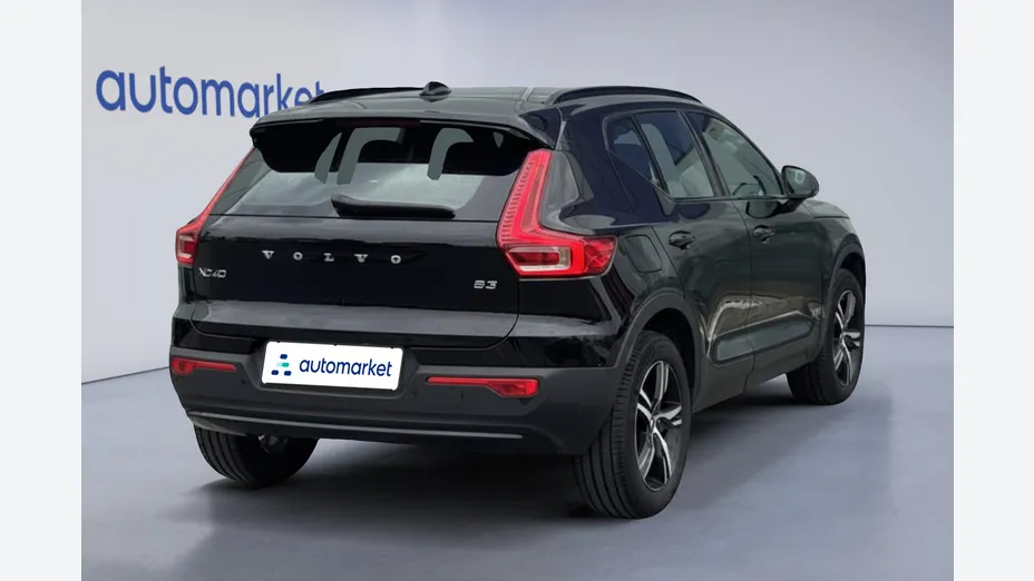 VOLVO XC40 XC40 B3 Plus Dark aut