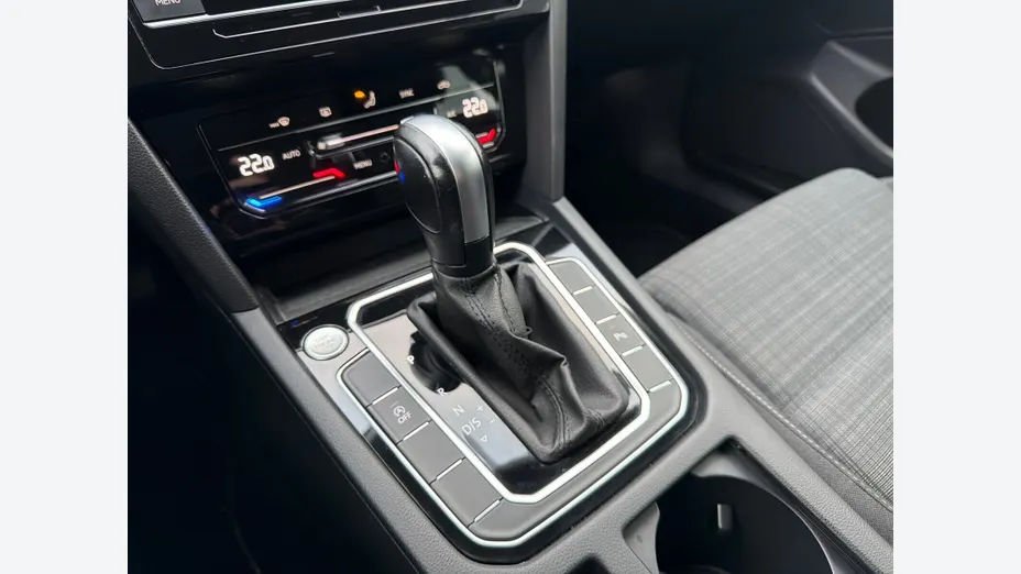 VOLKSWAGEN Passat -