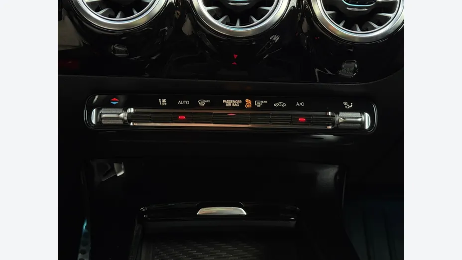 MERCEDES-BENZ A Klasa A 220 4-Matic AMG Line 8G-DCT