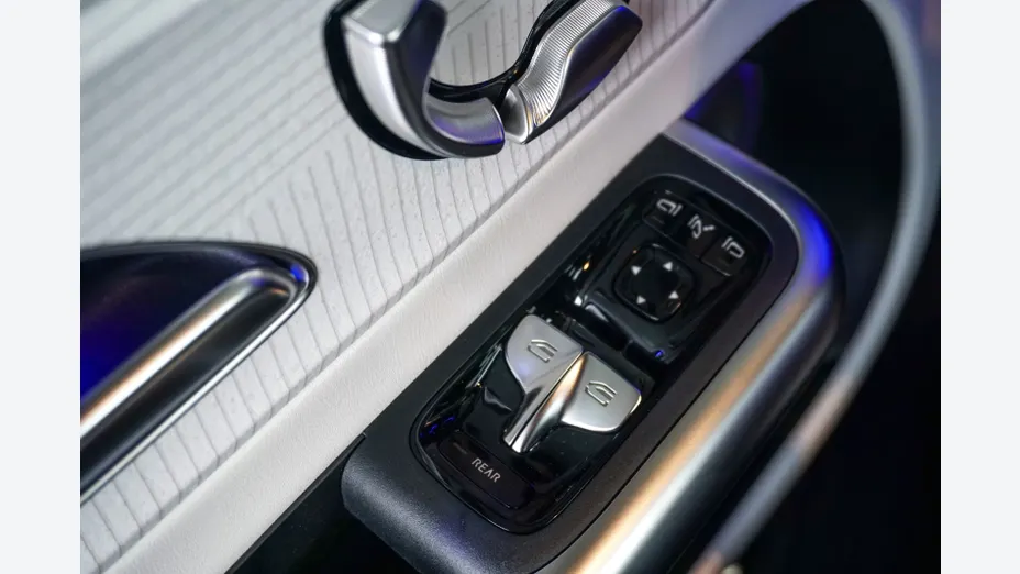 MERCEDES-BENZ GLB -