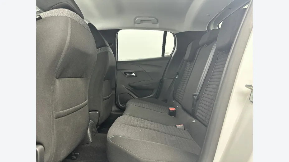PEUGEOT 208 -