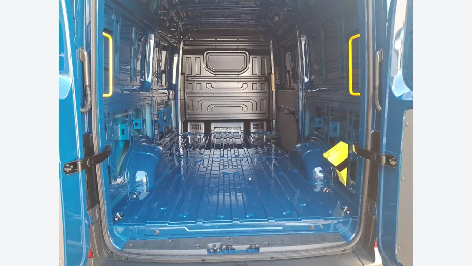 VOLKSWAGEN Crafter Crafter 35 BiTDI 4Motion (13,6m3) aut Nowy