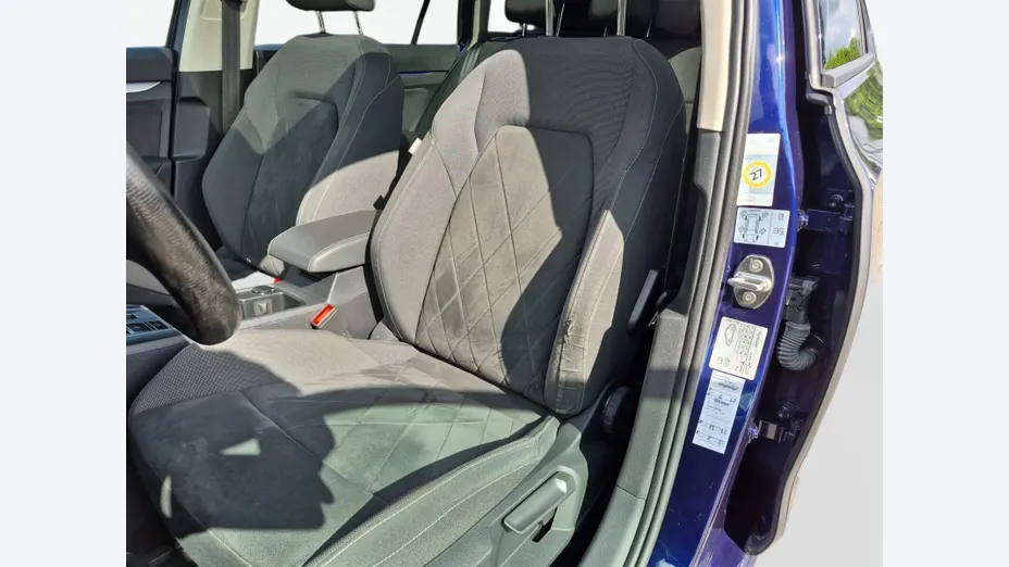 VOLKSWAGEN Golf -