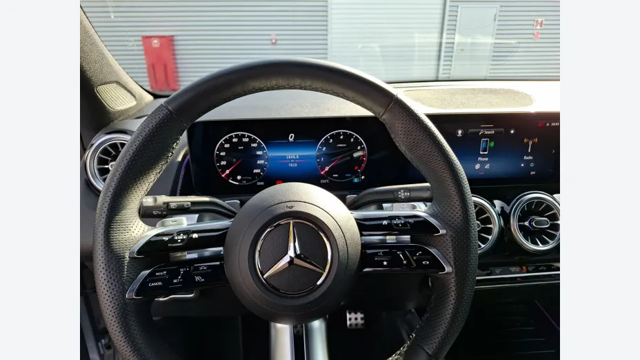 MERCEDES-BENZ GLB GLB 200 mHEV AMG Line 7G-DCT