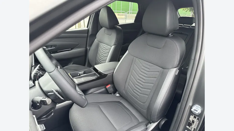 HYUNDAI Tucson Tucson 1.6 T-GDi HEV Smart Black 2WD aut Nowy