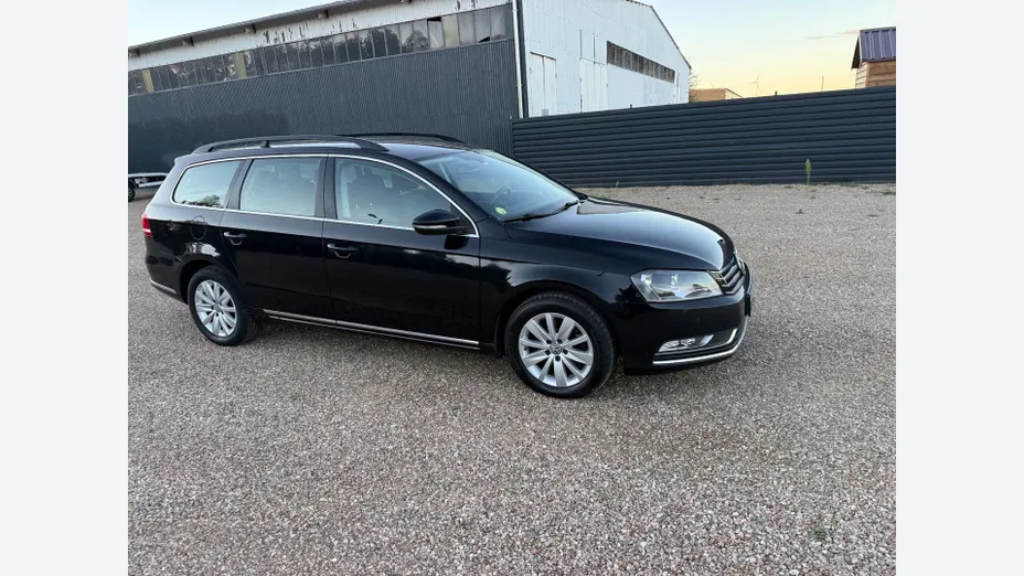 VOLKSWAGEN Passat -