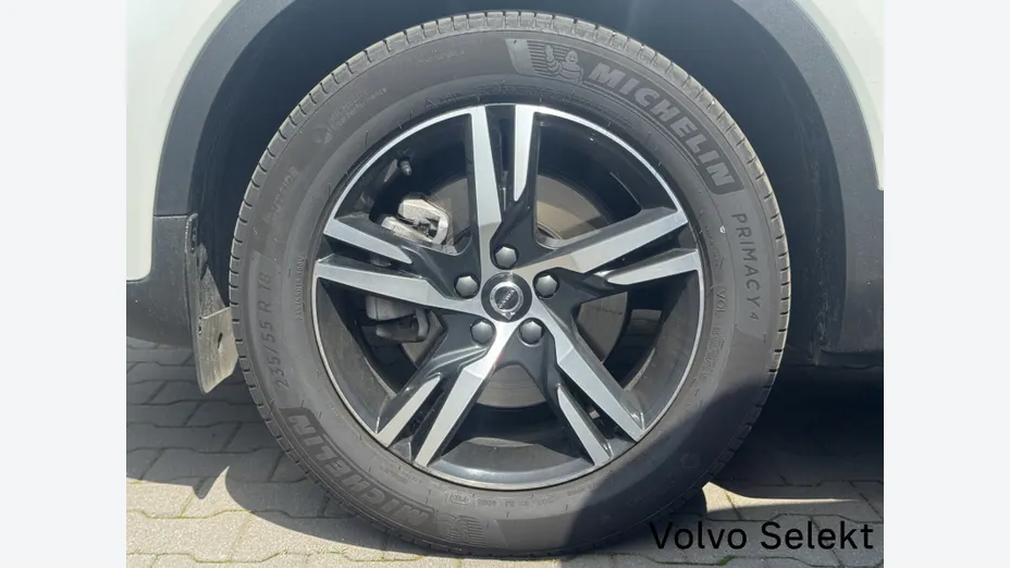 VOLVO XC40 XC40 B3 Plus Dark aut