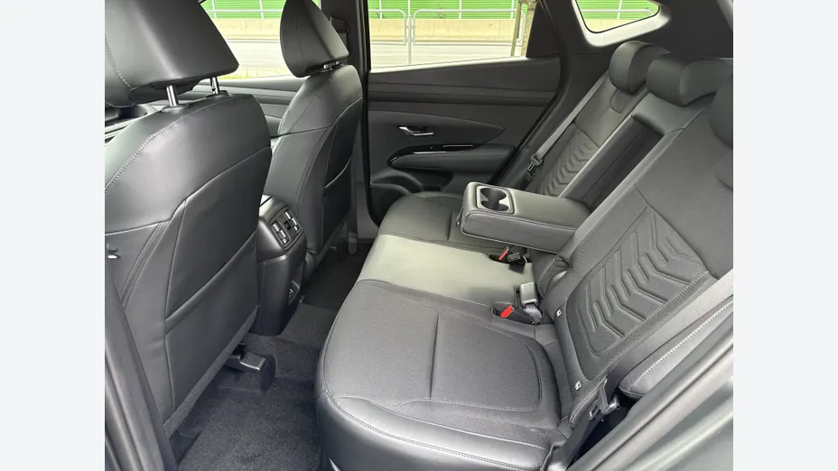 HYUNDAI Tucson Tucson 1.6 T-GDi HEV Smart Black 2WD aut Nowy