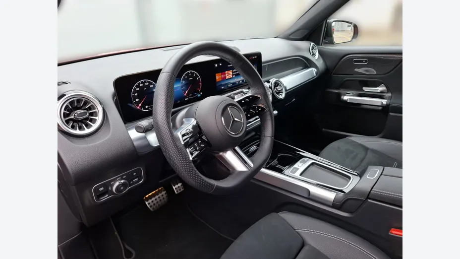 MERCEDES-BENZ GLB GLB 200 mHEV AMG Line 7G-DCT