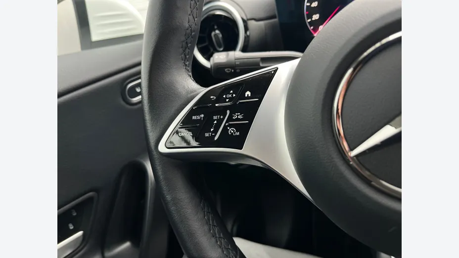 MERCEDES-BENZ CLA -