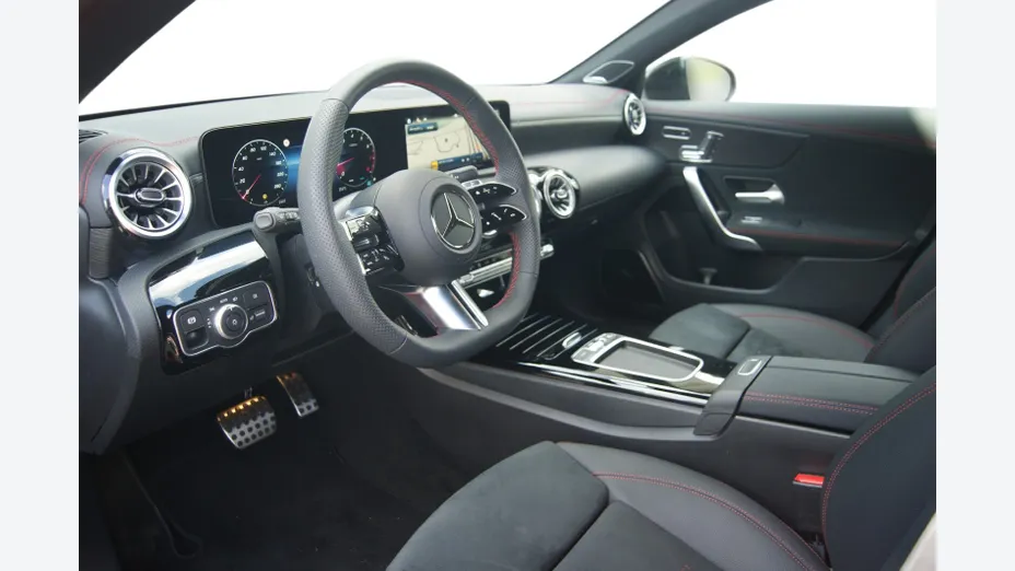 MERCEDES-BENZ CLA CLA 200 AMG Line 7G-DCT