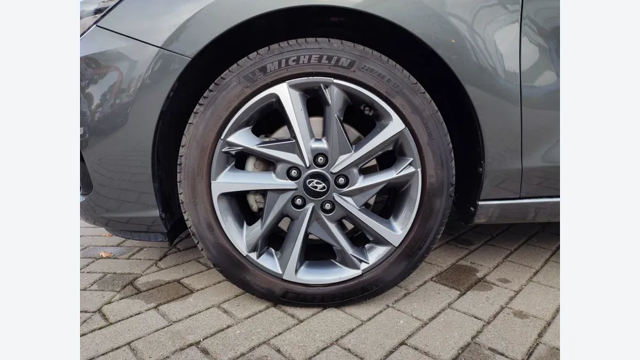 HYUNDAI i30 i30 Fastback 1.5 T-GDI 48V Smart DCT