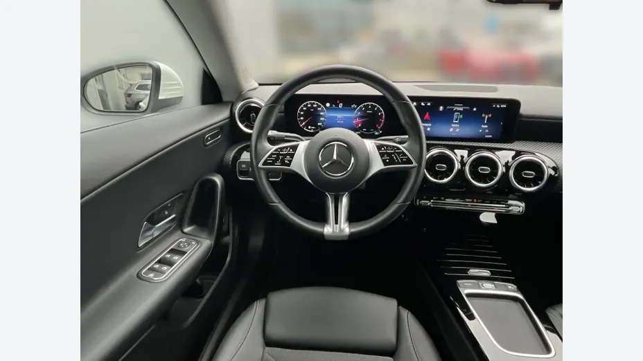 MERCEDES-BENZ CLA -