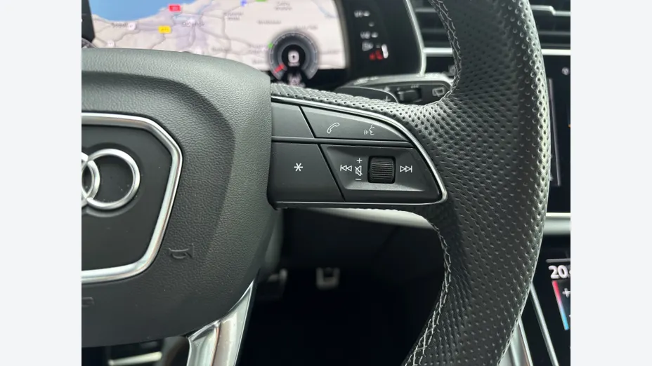 AUDI Q8 -