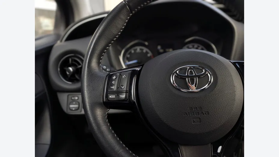 TOYOTA Yaris Yaris 1.5 Premium