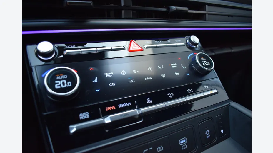 HYUNDAI Santa Fe Santa Fe 1.6 T-GDI PHEV Calligraphy 4WD aut 6os.