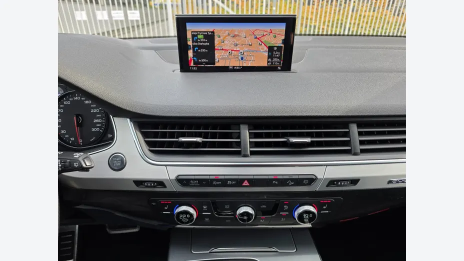 AUDI Q7 -