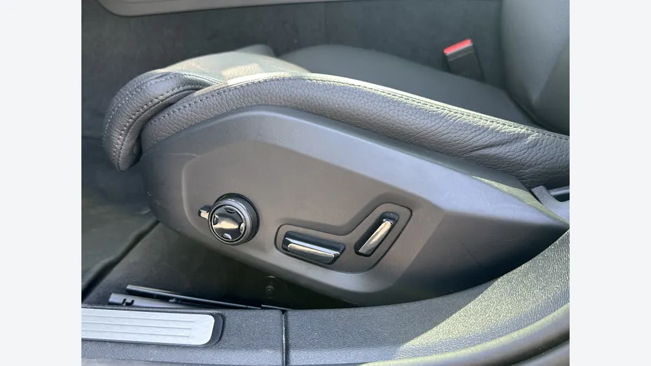 VOLVO V60 V60 B4 B Plus Dark aut