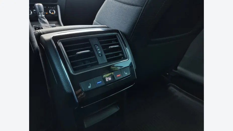 SKODA Superb -