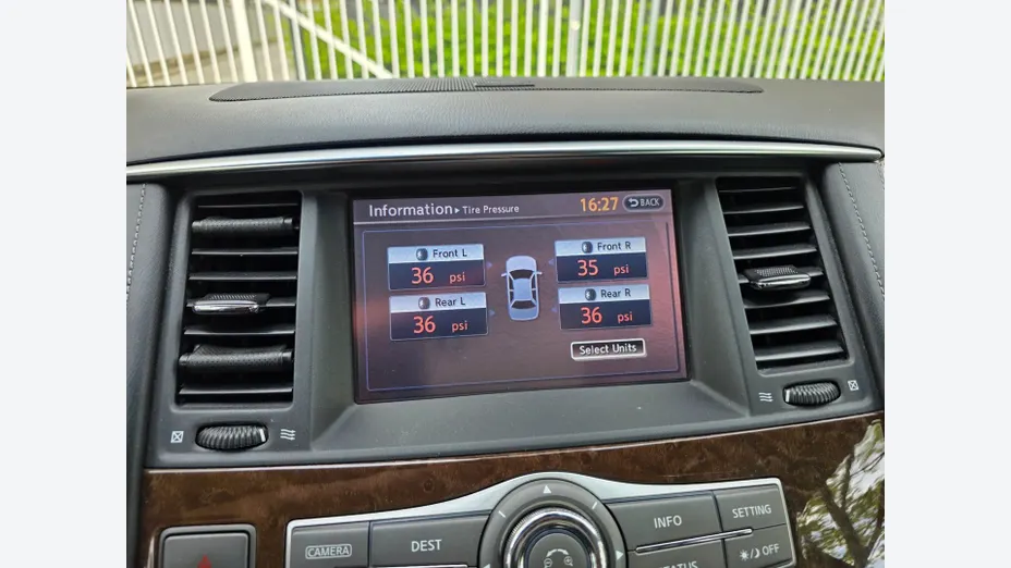 INFINITI QX80 -