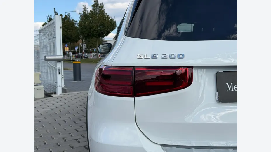 MERCEDES-BENZ GLB GLB 200 AMG Line 7G-DCT