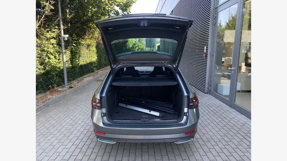 SKODA Superb Superb 2.0 TDI SCR Sportline DSG