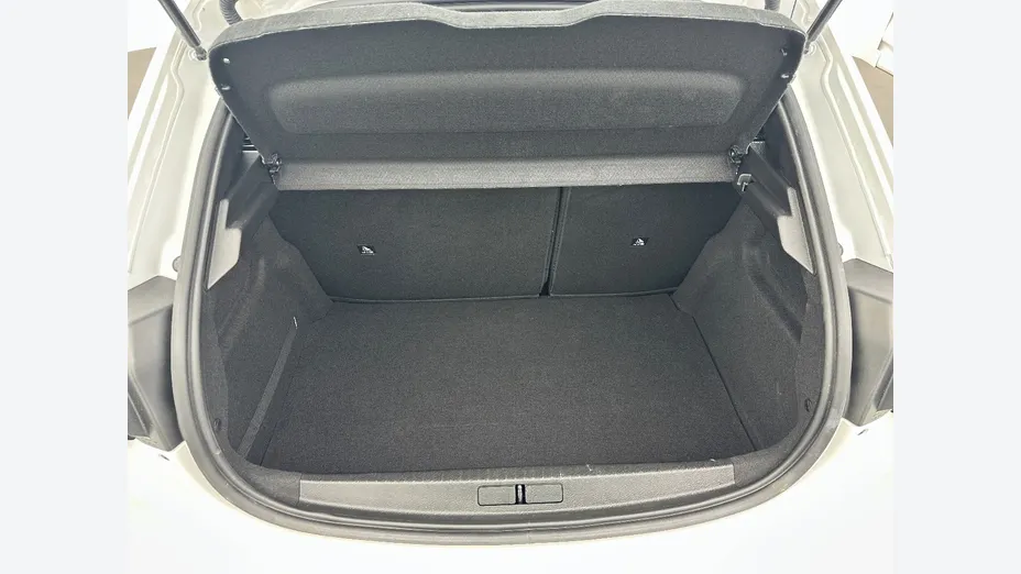 PEUGEOT 208 -
