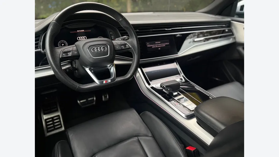 AUDI Q8 -